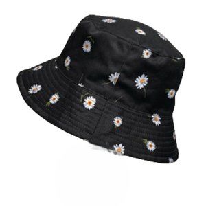 ALICE + OLIVIA Reversible Bucket Hat: Black with Daisy Print And Solid White NWT